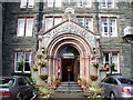 Entrance to the Keswick Hotel