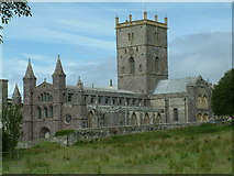 SM7525 : St David's Cathedral by Robin Lucas