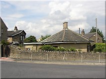 SE1215 : Lodge at corner of Blackmoorfoot Road and Park Road West , North Crosland, Lockwood by Humphrey Bolton