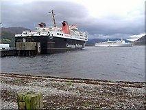 NH1293 : Ferry and Cruise liner in Ullapool by kevin rothwell