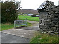 Cattle grid at the entrance to Ty Draw