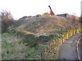 Walls and embankment, Ridge End, Pinfold Lane, Fixby