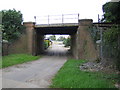 Fetcham: Cannon Way railway bridge