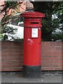 SZ0992 : Bournemouth: postbox № BH1 43, Beechey Road by Chris Downer