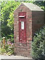 Highcliffe: postbox № BH23 34, Nea Road