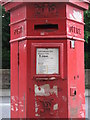 Penfold postbox, Kensington High Street, W8 - royal cipher and crest