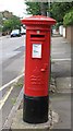 TQ1573 : Edward VIII postbox, Egerton Road / Heathfield South by Mike Quinn