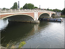 TQ1568 : River Thames: Hampton Court Bridge by Nigel Cox
