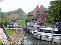 SU7575 : Entering Sonning Lock from downstream by Rod Allday