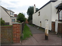 TQ8387 : Remains of ancient footpath from Bellhouse Lane to Eastwood Road North by Samantha Whitaker