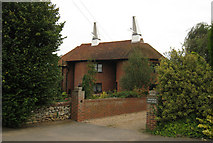 TQ6956 : Springhead Oast House, Well Street, East Malling, Kent by Oast House Archive